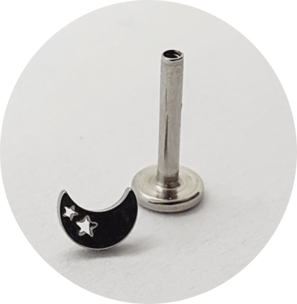 Labret Lua com estrela vazada