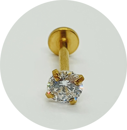 Labret Zircônia Prongset PVD Gold OBS: ESSE MODELO NÃO TEM ROSCA PADRÃO, NÃO SENDO POSSÍVEL USAR TAPERS OU OUTRAS HASTES.