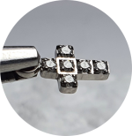 Pingente Mini Cruz Zircônias Swarovski - Assinadas a laser - Imagem 2