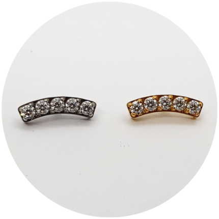 LABRET MINI BARRA CURVA CRAVEJADA ZIRCONIAS 5P - NATURAL OU PVD GOLD - HASTE EM TITÂNIO NATURAL