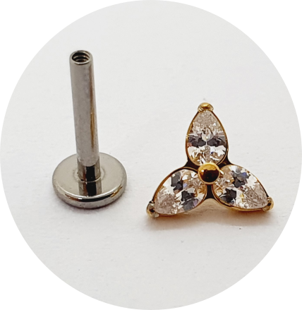 Labret Trinity Zircônias em gota PVD Gold - haste em titânio natural