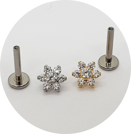 Labret Mini Flor zircônias cravejadas M3