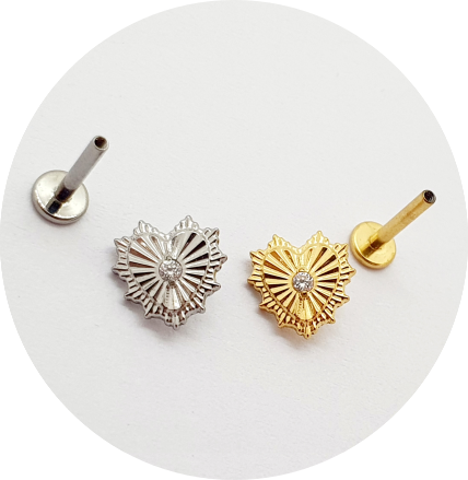 Labret Coração com Zircônia Central - Natural e PVD Gold