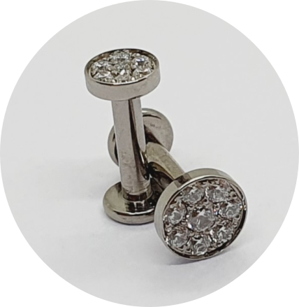 Labret Chapa com Zircônias cravejadas