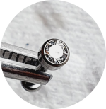 Labret Zircônia Swarovski Assinada a laser Flat - Push Pin - Imagem 2