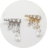 Labret Barra Cravejada com pingentes - Natural e PVD Gold
