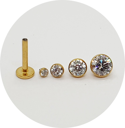 Labret Zircônia fundo abaulado PVD Gold - ponto de luz