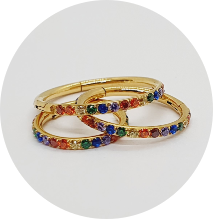 Segmento Articulado Zircônias coloridas cravejadas laterais PVD Gold