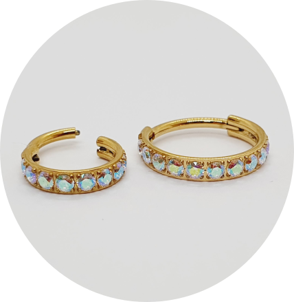 Segmento Articulado Zircônias Furta-cor cravejadas laterais PVD Gold