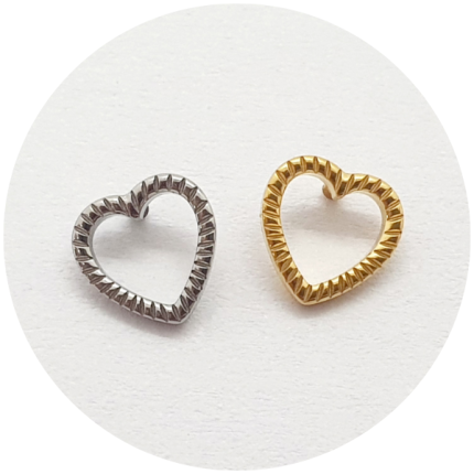 Labret Coração Riscado - Natural e PVD Gold - haste em titânio natural