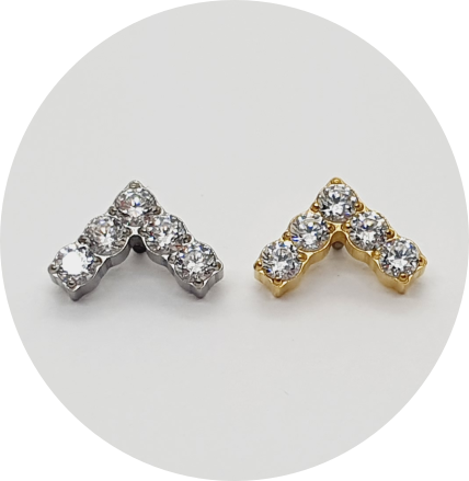 Labret Bumerangue Zircônias cravejadas - Natural e PVD Gold
