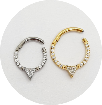 Segmento Articulado Zircônias cravejadas com Triângulo Central - Natural e PVD Gold