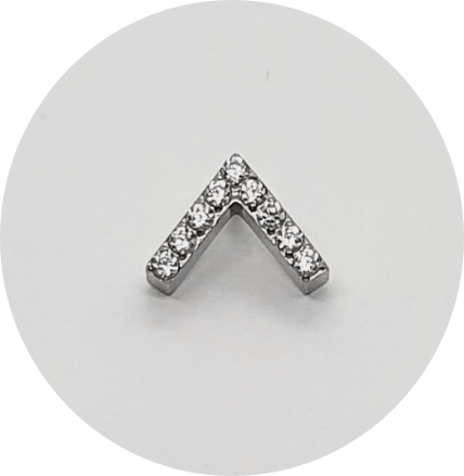 Labret Mini Bumerangue Zircônias Cravejadas