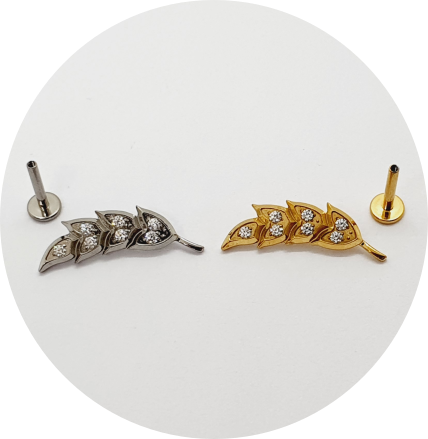 Labret Folha Zircônias cravejadas - Natural e PVD Gold
