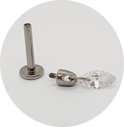 Labret Micro Cone com Pingente Navete Zircônia