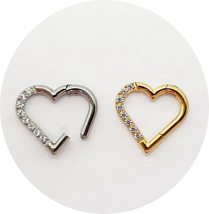 Segmento Articulado Coração com zircônias cravejadas frontais - Natural e PVD Gold