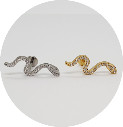 Labret Cobra Zircônias cravejadas M2 - Natural e PVD Gold