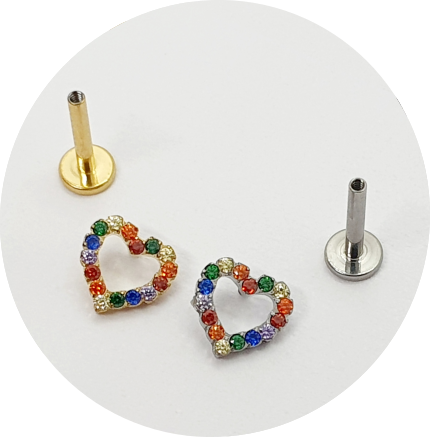 Labret Coração Vazado Zircônias Coloridas - Natural e PVD Gold