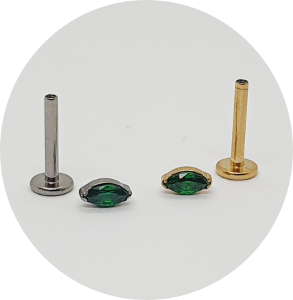 Labret Micro Navete Zircônia esmeralda - Natural e PVD Gold
