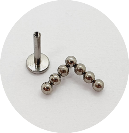 Labret Bumerangue de esferas