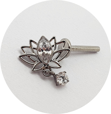 Labret Flor de Lótus com zircônia central e pingente