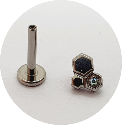 Labret Favo de Mel Zircônia Furta-cor