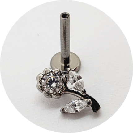 Labret Flor de Zircônia com folhas Navete de Zircônia