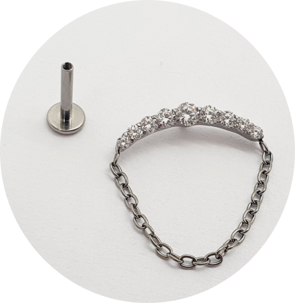 Labret Mini Cluster Zircônia com corrente fina