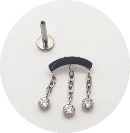 Labret Barra Curva com 3 pingentes de zircônia flat