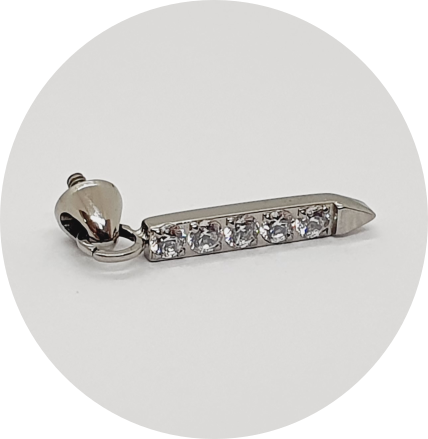Labret Cone com pingente em barra com zircônias