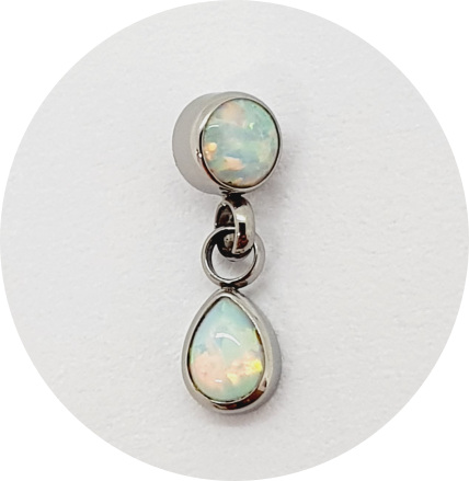 Labret Opala Branca Flat com pingente Gota