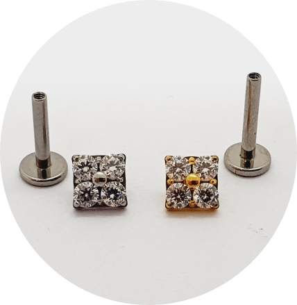 Labret Flor quadrada - Natural e PVD Gold