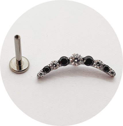 Labret Cluster Zircônias Pretas e Brancas Prongset 9P