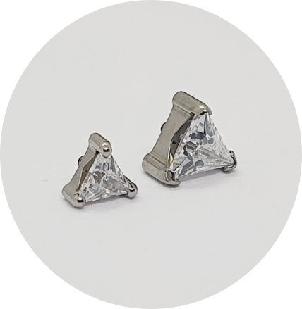 Labret Triângulo Zircônia Prongset Fine Line
