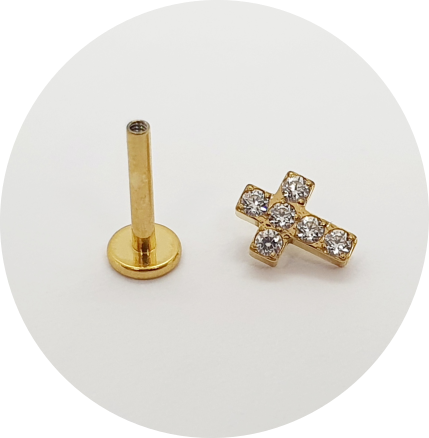 Labret Cruz Zircônias cravejadas PVD Gold