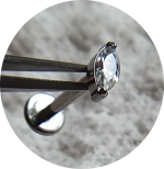 Labret Micro Zircônia Navete Single - Swarovski Assinada - Imagem 2